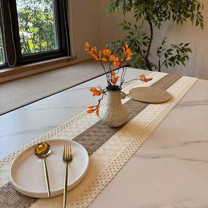 Chemin de table bohème tissé crème taupe motif géométrique naturel