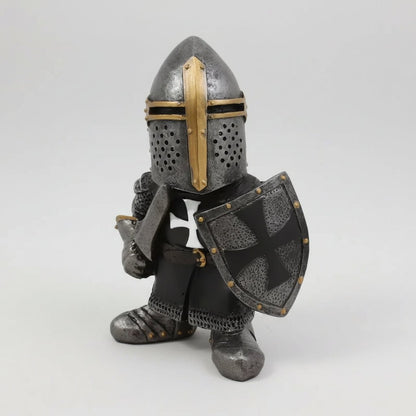 Petite statue de nain de jardin insolite en résine représentant un chevalier médiéval chibi humoristique, 15 cm, style fantaisie.