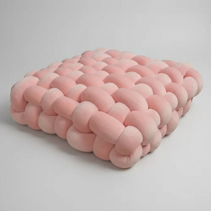 Grand coussin canapé velours rose noué main style scandinave candy