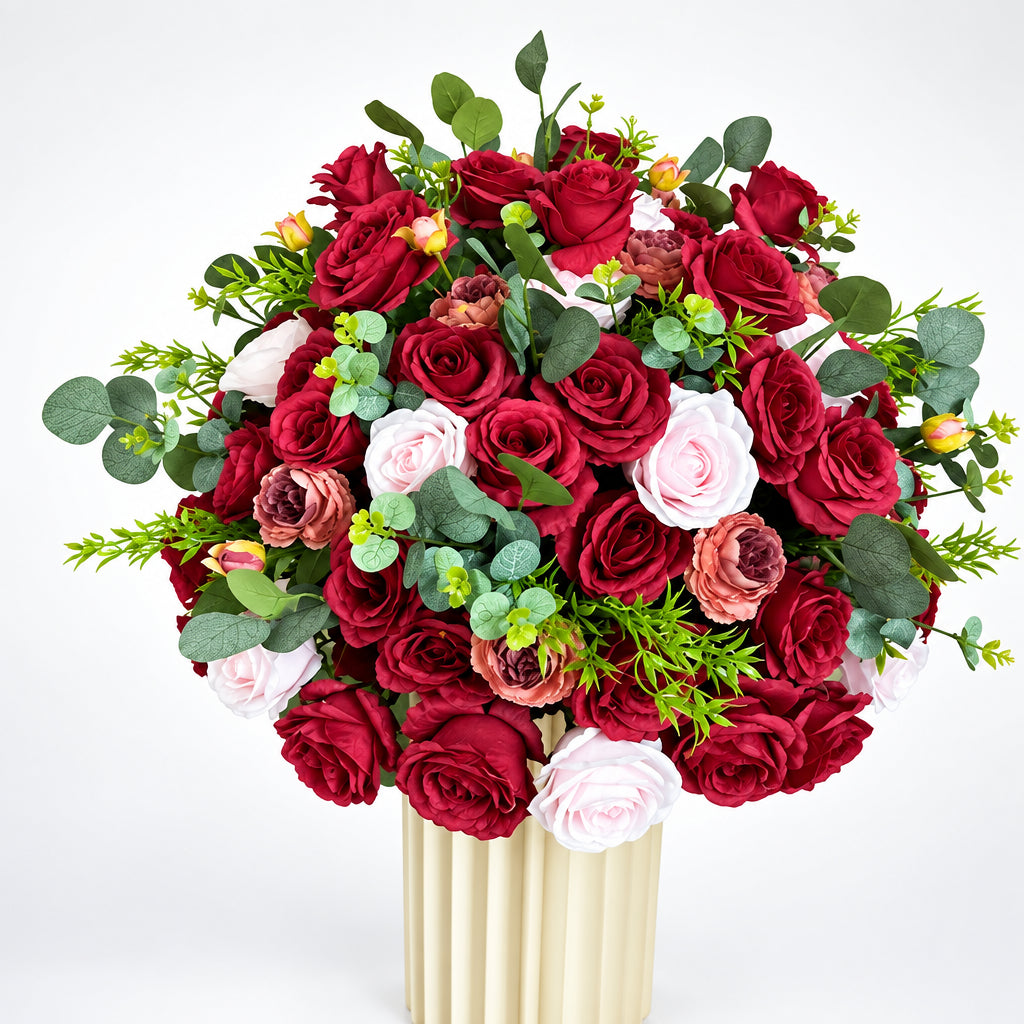 Boule de fleurs artificielles bordeaux et rose pâle avec eucalyptus