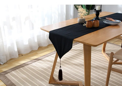 Chemin de table blanc pompons artisanaux zen minimaliste décoration