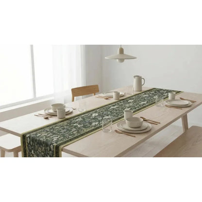 Chemin de table floral Mafrenesiedecoration avec motif champêtre et romantique, décoratif pour table de fête ou dîner élégant.