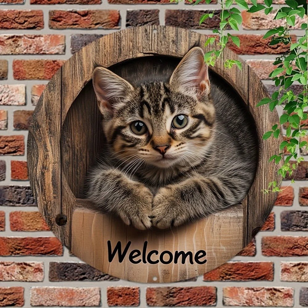 Décoration murale en bois avec chat Welcome accrochée dans entrée accueillante
