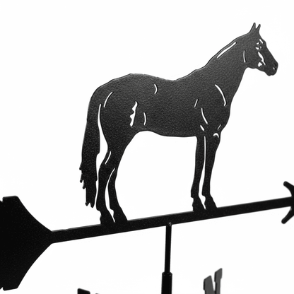 Détail girouette cheval acier noir silhouette métallique avec système rotation