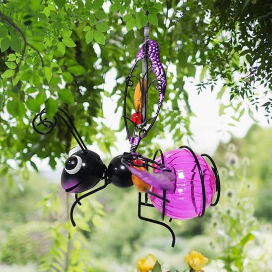 décoration jardin abeille lumineuse illuminée soir moment magique émerveillement rituel quotidien joyeux partage