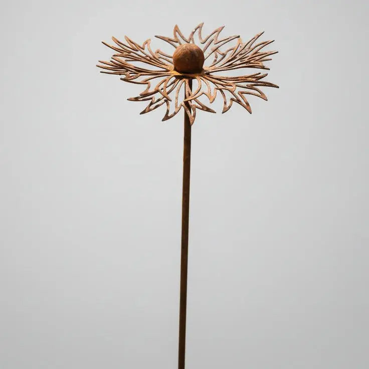 Fleur métallique décoration jardin effet rouille cuivre oxydé vue produit fond blanc