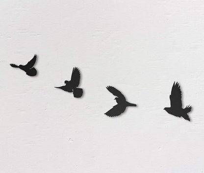 decorations murales exterieures Quatre oiseaux noirs en vol, vase fleuri, ombre rayée