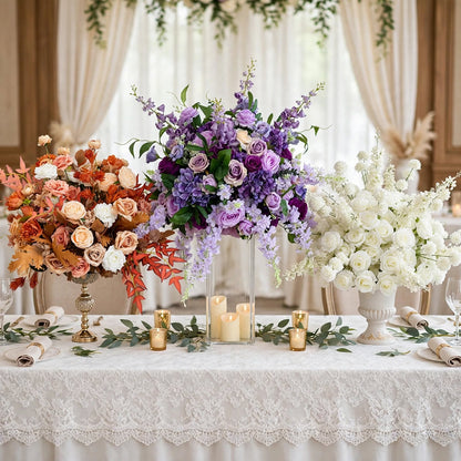 Boule de fleurs artificielles en pièce maîtresse dans un intérieur
