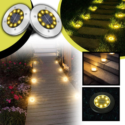 Les lampes solaires de sol de Mafrenesiedecoration illuminent une allée de jardin, des marches et une passerelle en bois dune chaude lueur jaune la nuit. Elles améliorent lambiance extérieure et ont un indice de protection IP65 pour une durabilité par tous les temps.