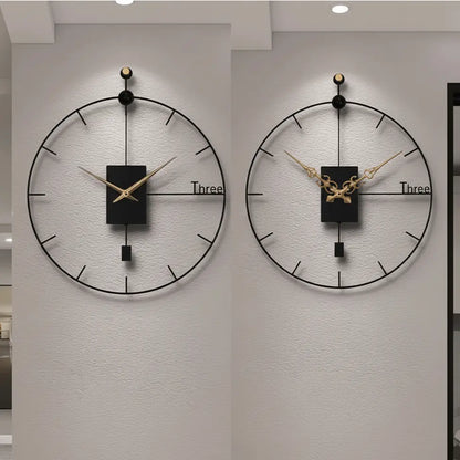 Horloge noire murale métal 50cm aiguilles noires et dorées antiques deux styles comparaison