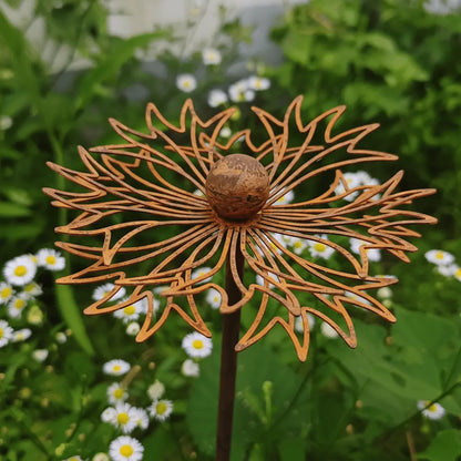 Détail texture rouille fleur métallique décoration jardin finition artisanale cuivre oxydé