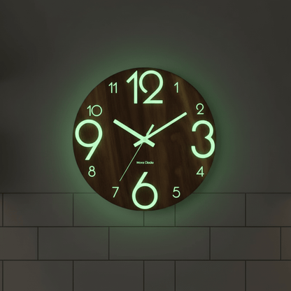 Horloge murale effet bois détail chiffres arabes larges visibles 5m phosphorescente