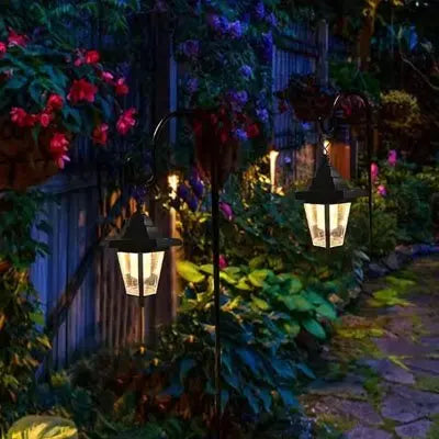 Lampe solaire jardin haut de gamme polyvalente avec crochet pour suspension et piquet robuste pour balisage d'allée élégant.