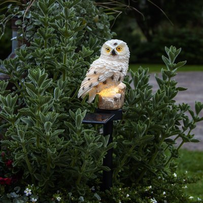 Lampe solaire exterieur hibou blanc décorative pour extérieur, finition artistique en résine résistante aux UV et intempéries.