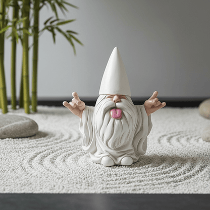 Nain de jardin moderne dans jardin zen