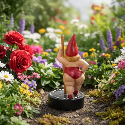 Nain de jardin femme en résine de 15cm dansant, statue féminine ludique et humoristique pour décoration extérieure.