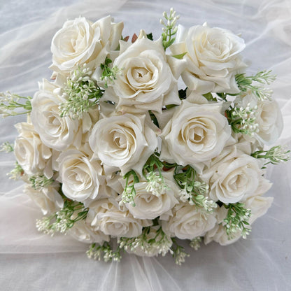 Bouquet de roses artificielles blanc cassé, 18 roses en soie