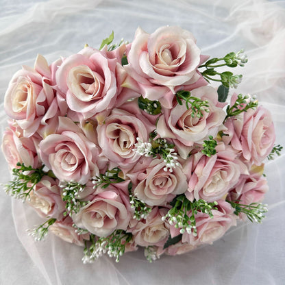 Bouquet de roses artificielles rose poudré, 18 roses en soie