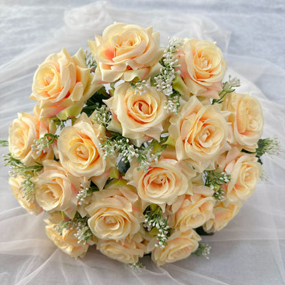 Bouquet de roses artificielles champagne, 18 roses en soie