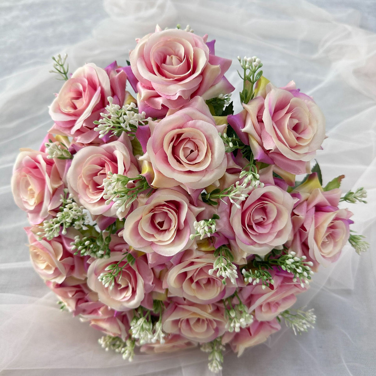 Bouquet de roses artificielles rose pâle bicolore, 18 roses en soie
