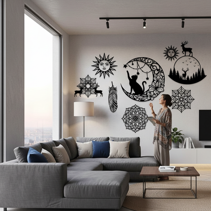 Variété de décorations murales métal dans intérieur stylé bohème contemporain